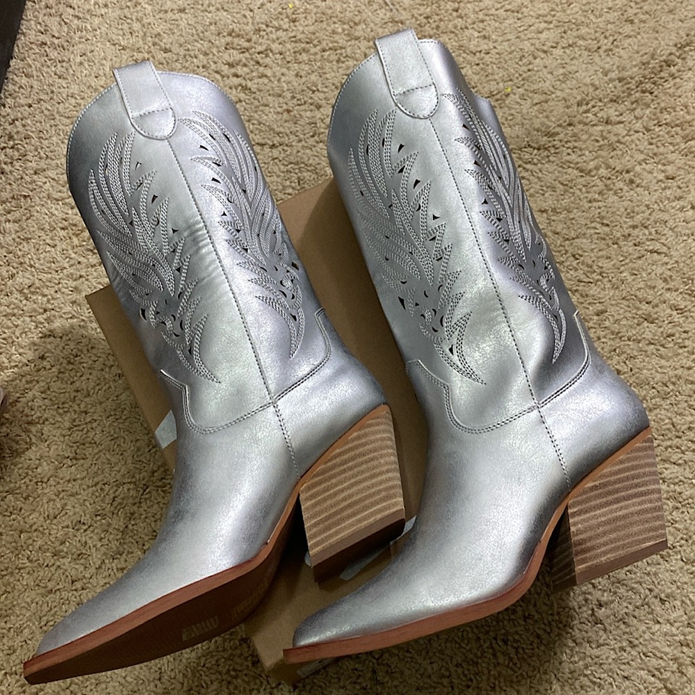 Mi,iM Olivia NIB silver cowboys western boots metallic size 6
